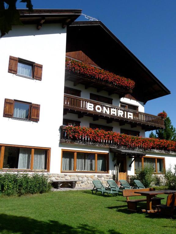 Garni Bonaria Aparthotel Corvara In Badia Eksteriør bilde