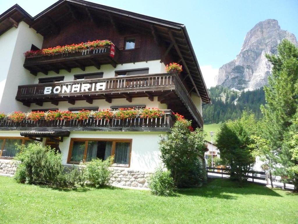 Garni Bonaria Aparthotel Corvara In Badia Eksteriør bilde