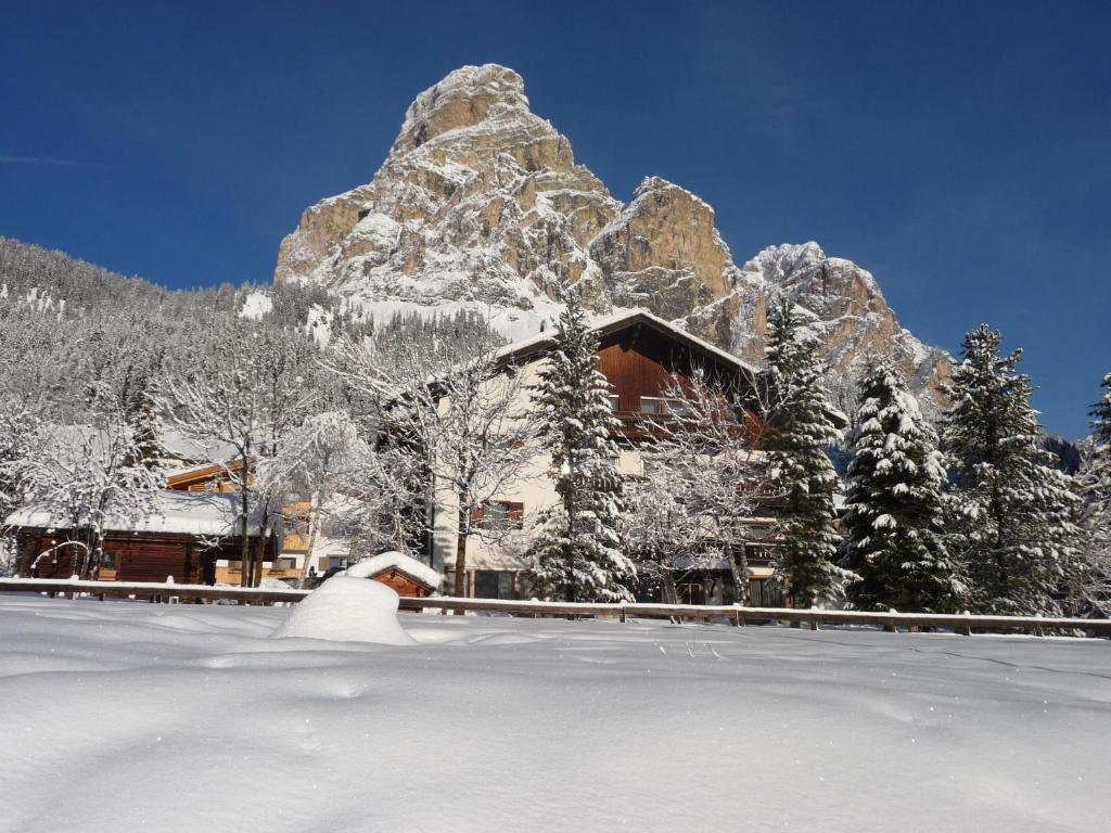 Garni Bonaria Aparthotel Corvara In Badia Eksteriør bilde